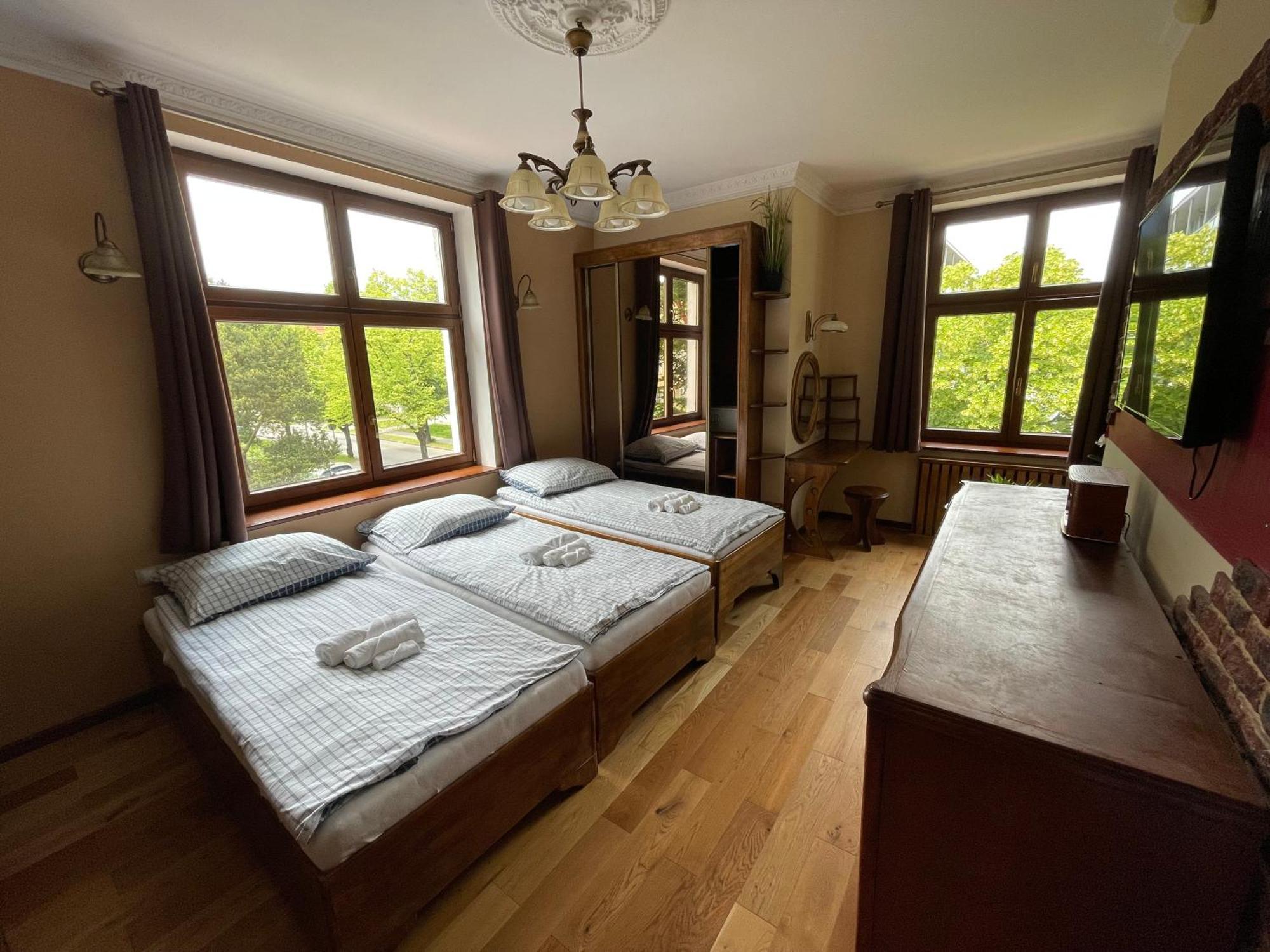 Dworek Oliwski Bed & Breakfast