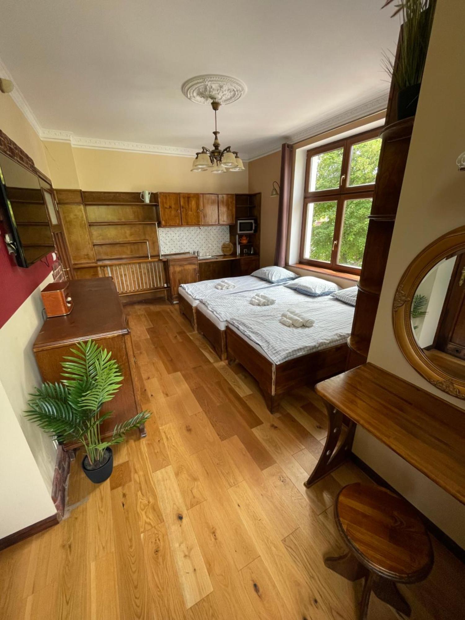 Bed & Breakfast Dworek Oliwski 3*