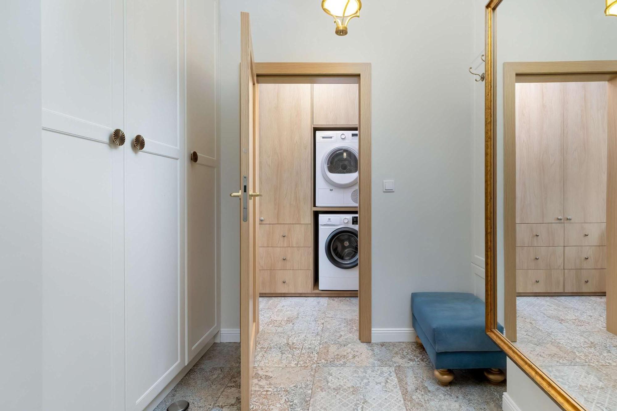 Luxury With Three Bedrooms Air Conditioning And Parking By Renters