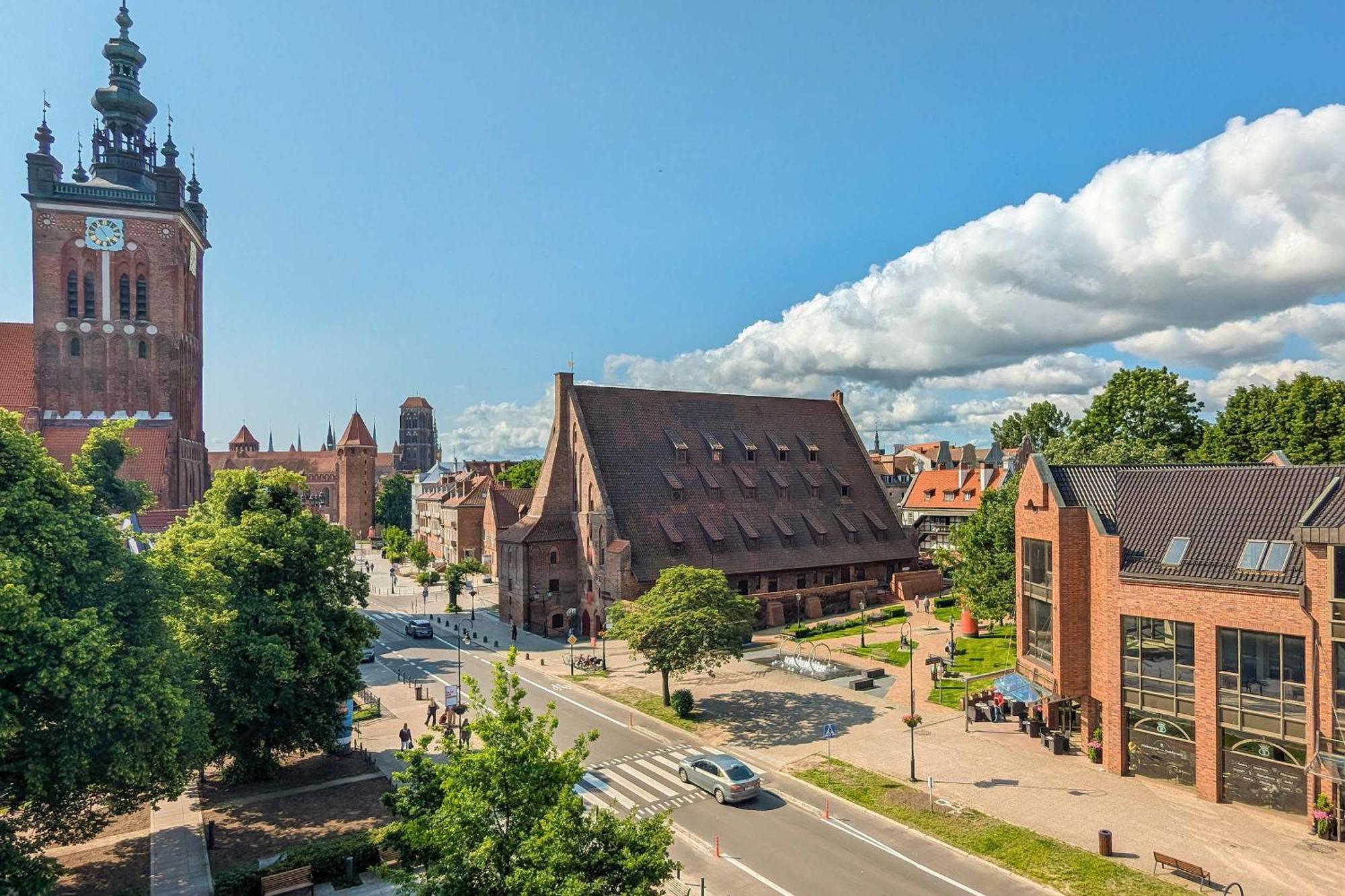 Luxury With Three Bedrooms Air Conditioning And Parking By Renters Gdańsk