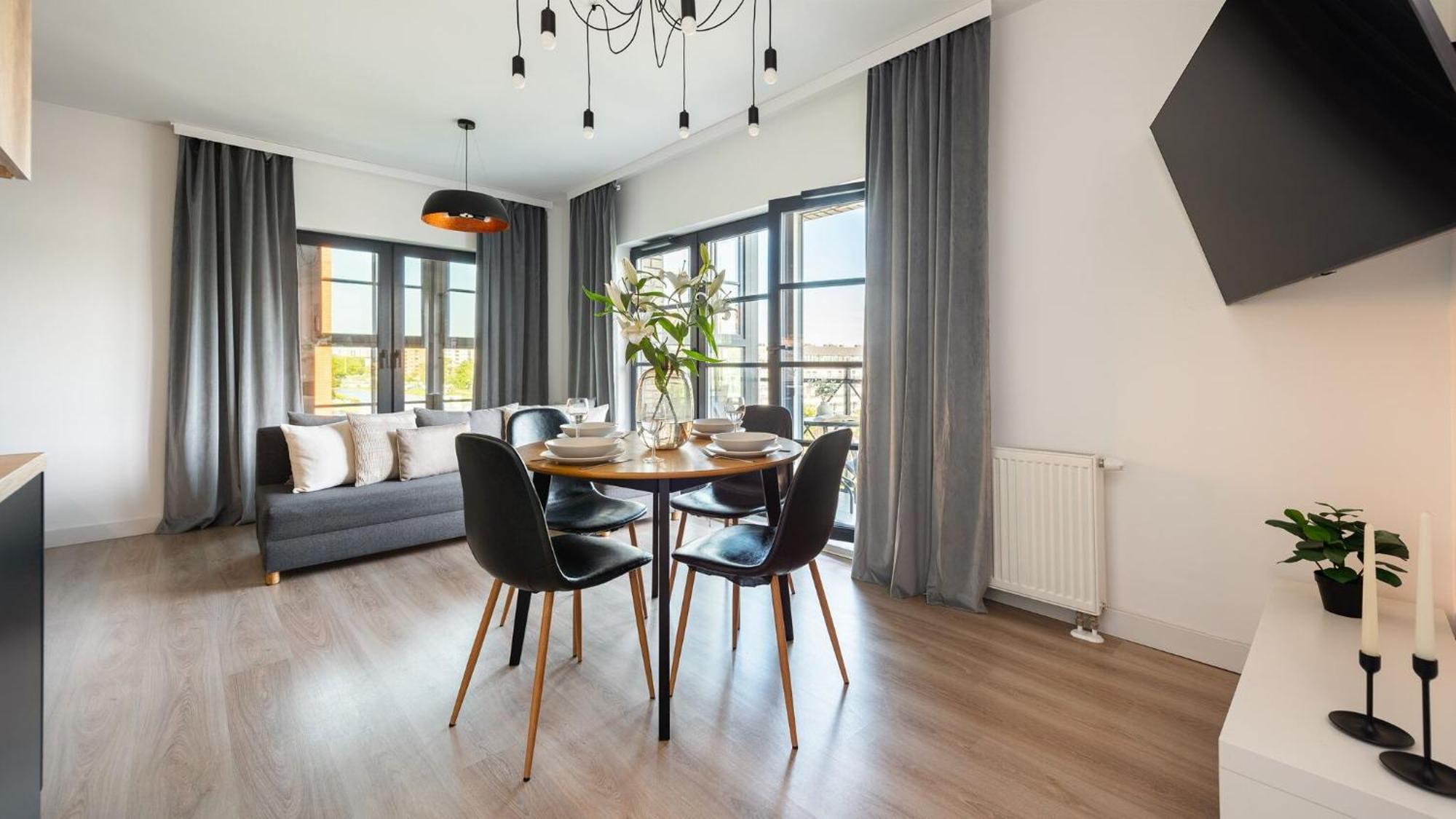 Flatbook - Riverside Loft With Parking