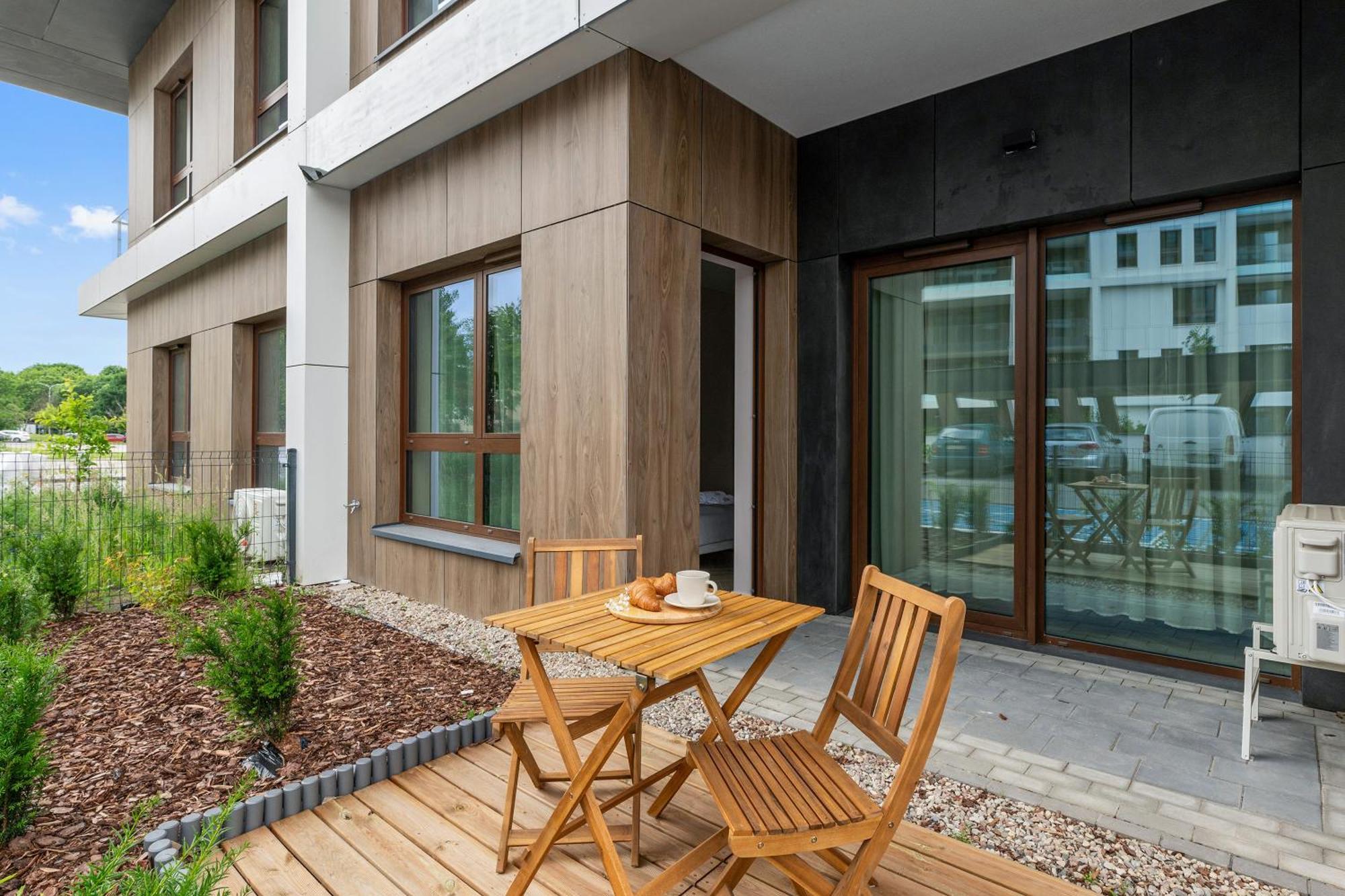 Bulvar & Parking By Downtown Gdańsk