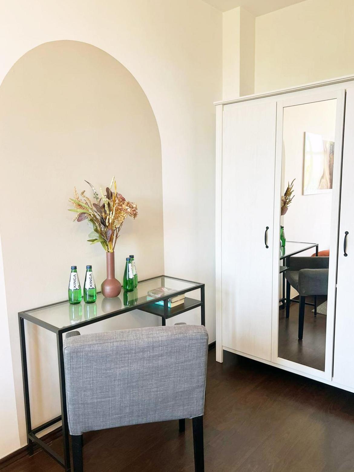 Lts Rent Comfortable River View & Art, Five