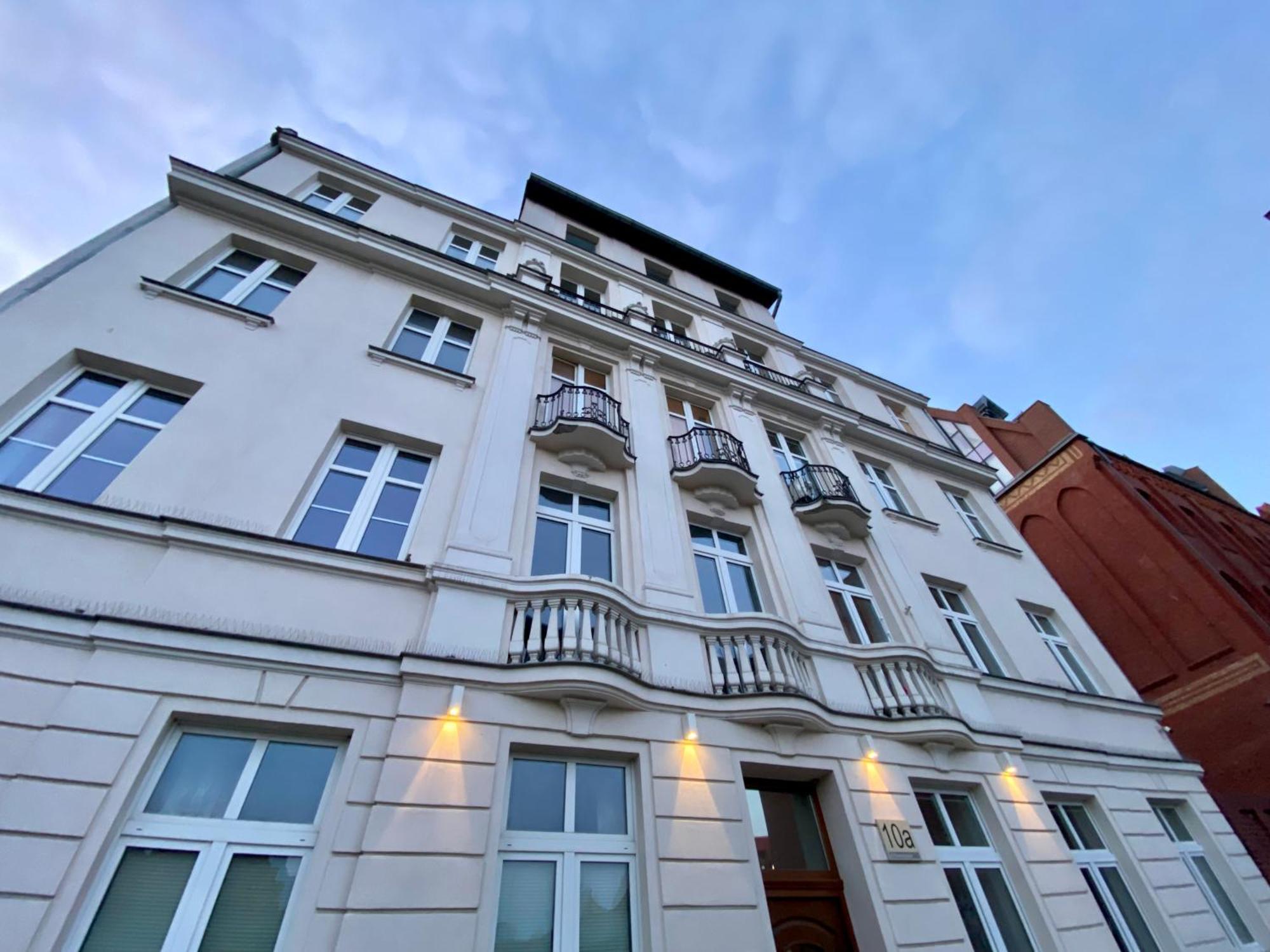Lts Rent Comfortable River View & Art, Five Huoneisto Gdańsk