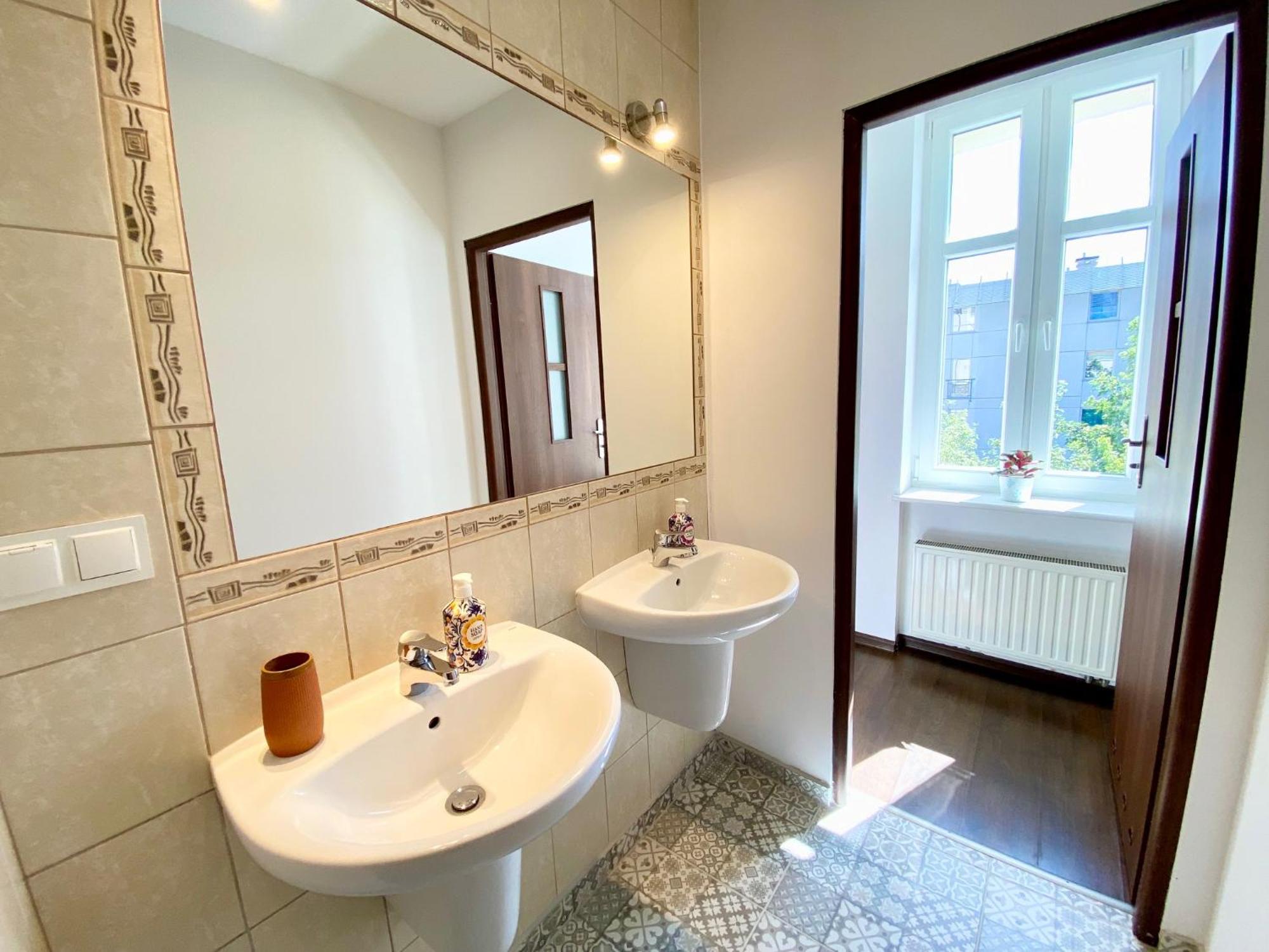 Lts Rent Comfortable River View & Art, Five Huoneisto Gdańsk
