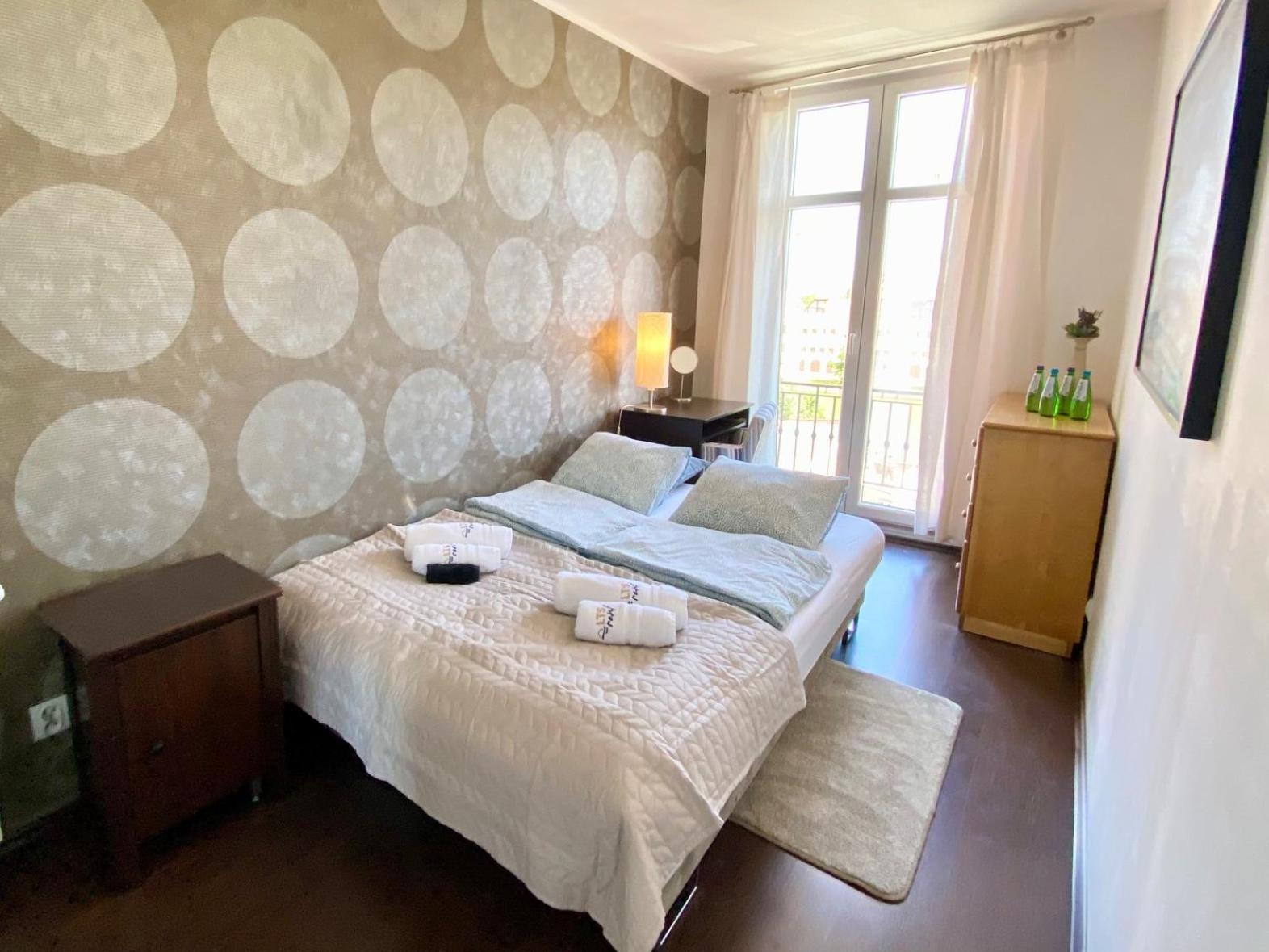 Lts Rent Comfortable River View & Art, Five Huoneisto Gdańsk