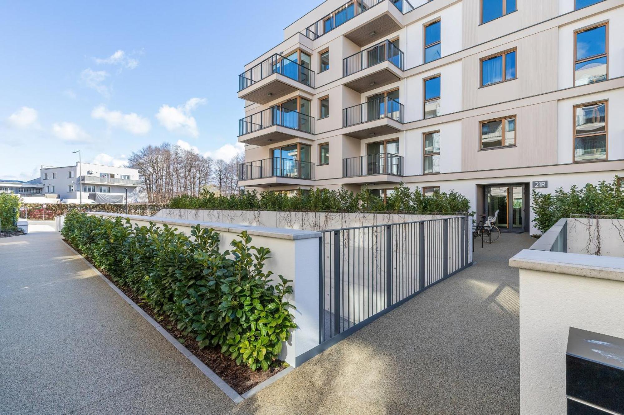 Gdanska Modern Apartment With Patio, Parking & Gym By Noclegi Renters