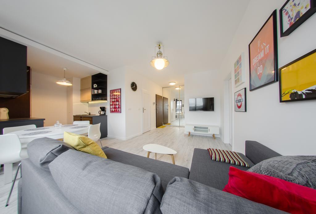 3 City - White 2 Apartment *