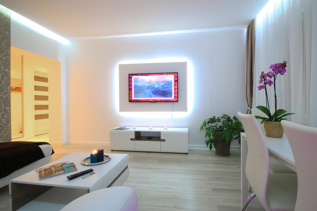 Swietojanska Apartment *