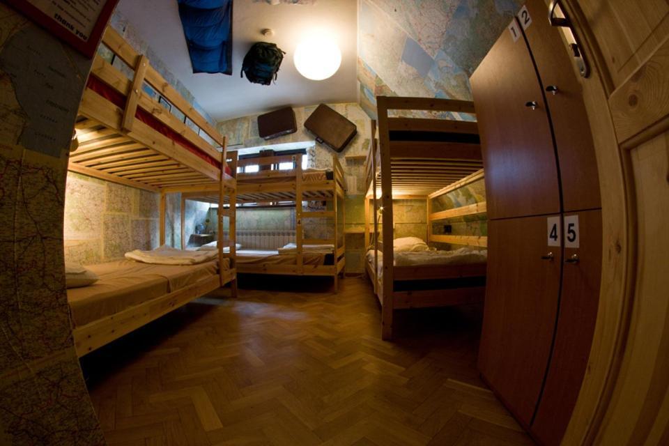 High 5 Albergue *