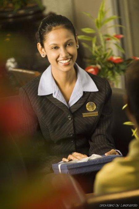 Hotel Hampton By Hilton Airport 3*