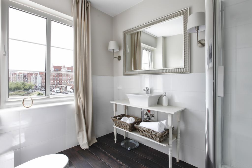 Riverside Apartments *