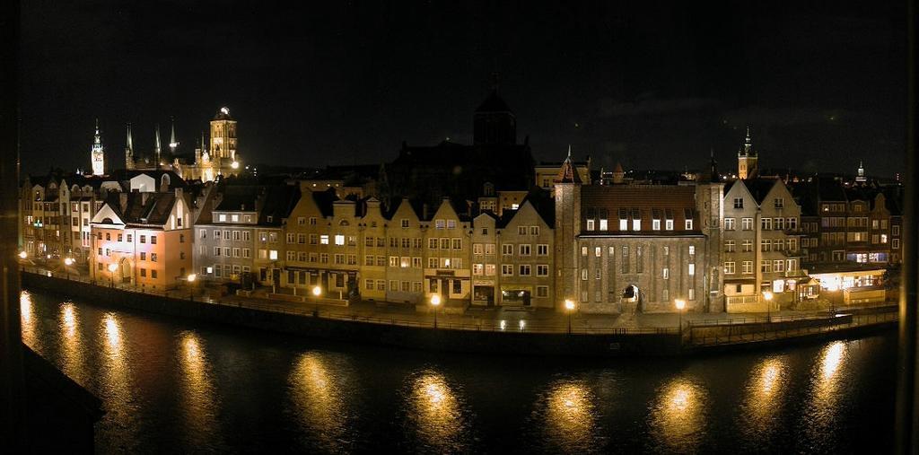 Brama Straganiarska Nad Sama Motlawa Historic Traders Gate *