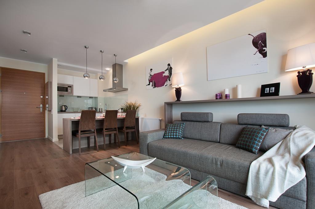 Waterlane Pool & Gym Apartment