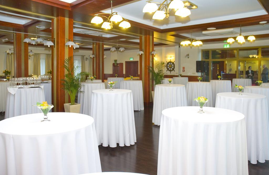 Admiral Hotel