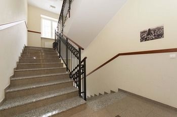 Khách sạn Apartament White Lions 3*