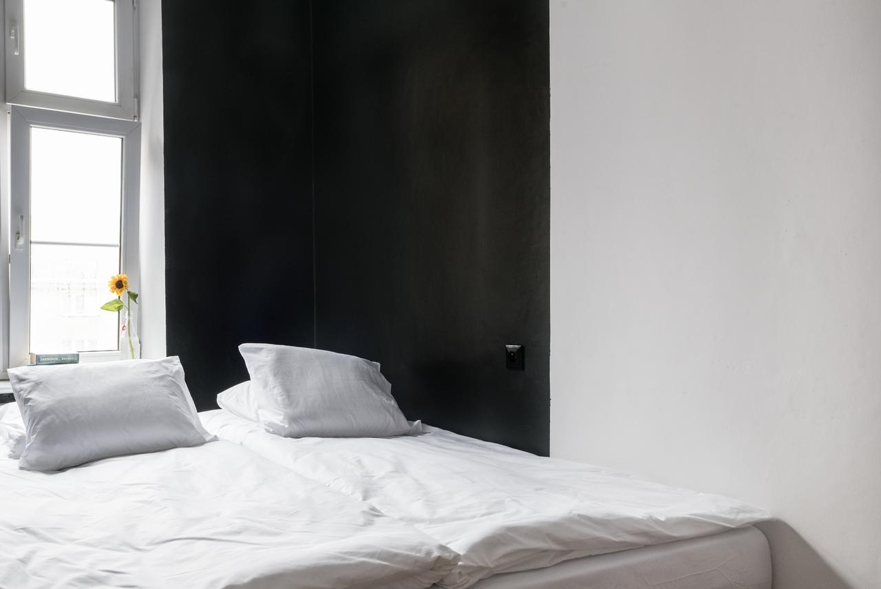 Slowgate Hostel *