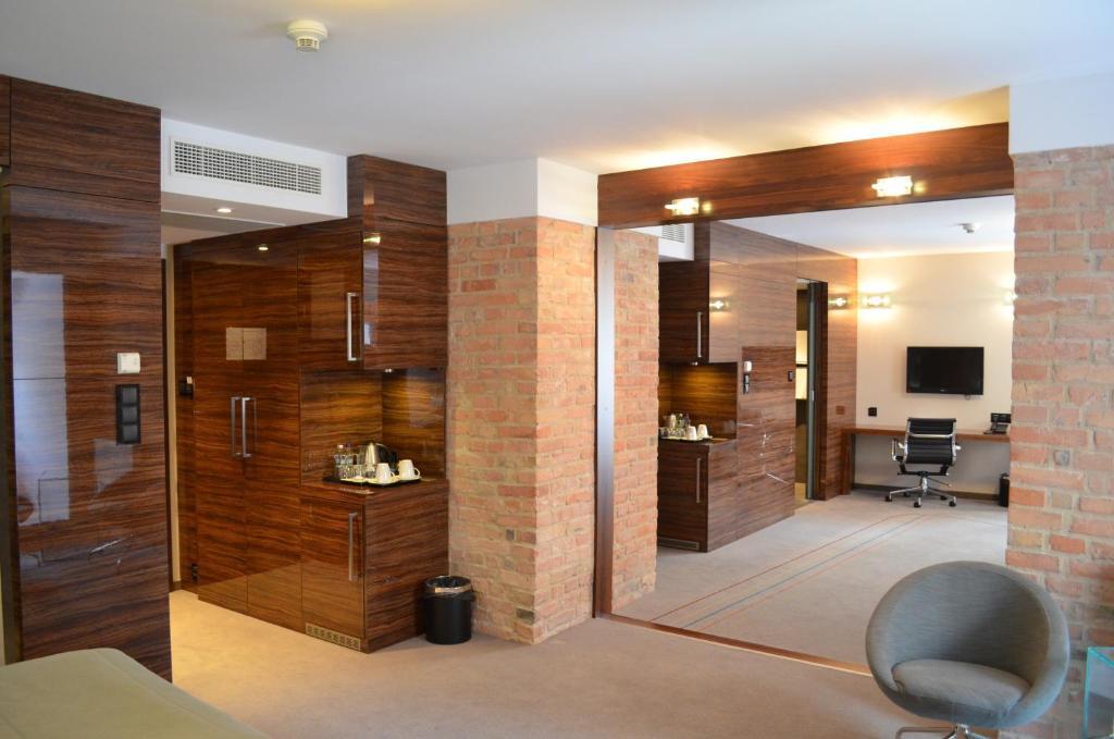 Q Grand Cru Hotel 4*