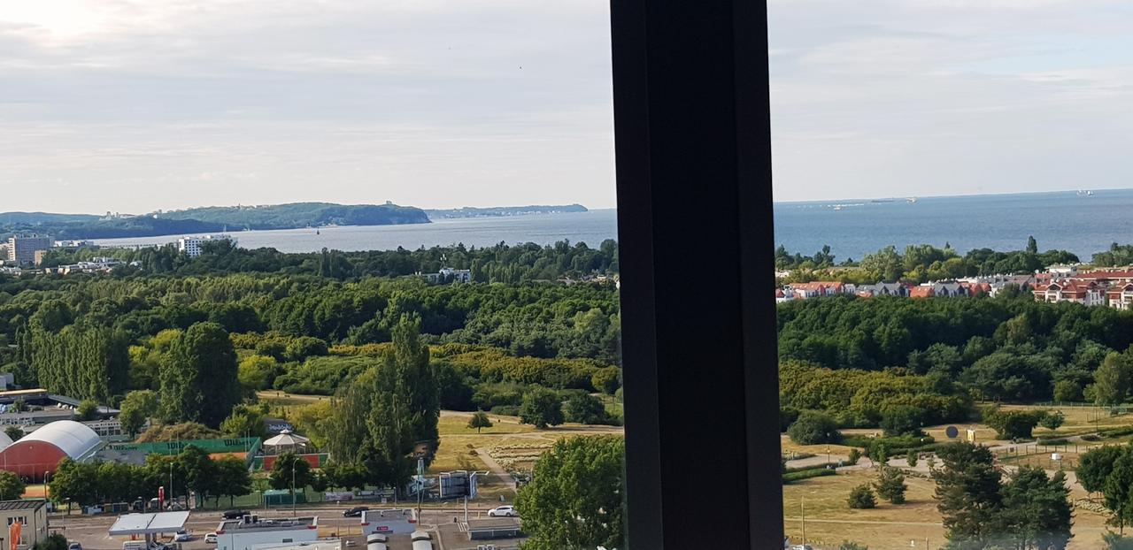 16th Floor View On The Sea And City. 15 Minutes Walk To The Beach. Lejlighed *