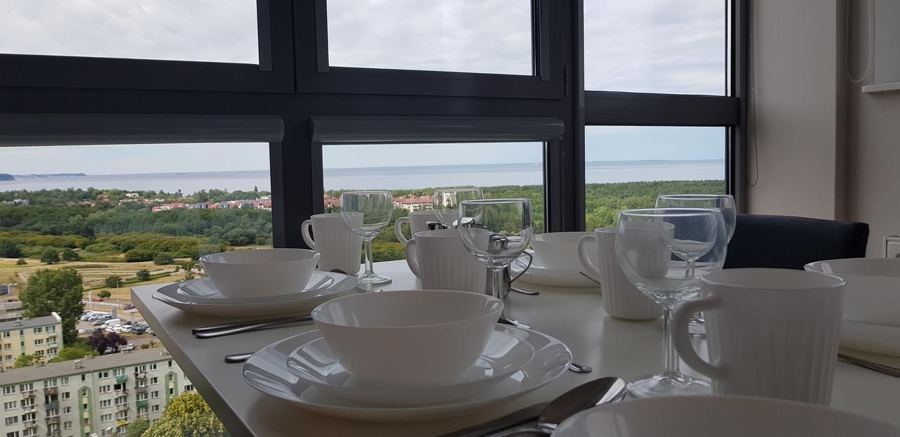 16th Floor View On The Sea And City. 15 Minutes Walk To The Beach. Lejlighed