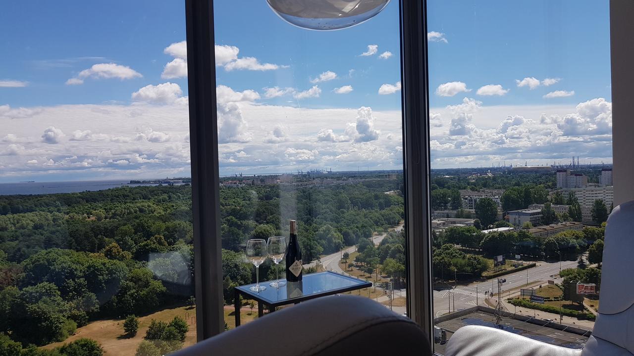 16th Floor View On The Sea And City. 15 Minutes Walk To The Beach. Gdańsk
