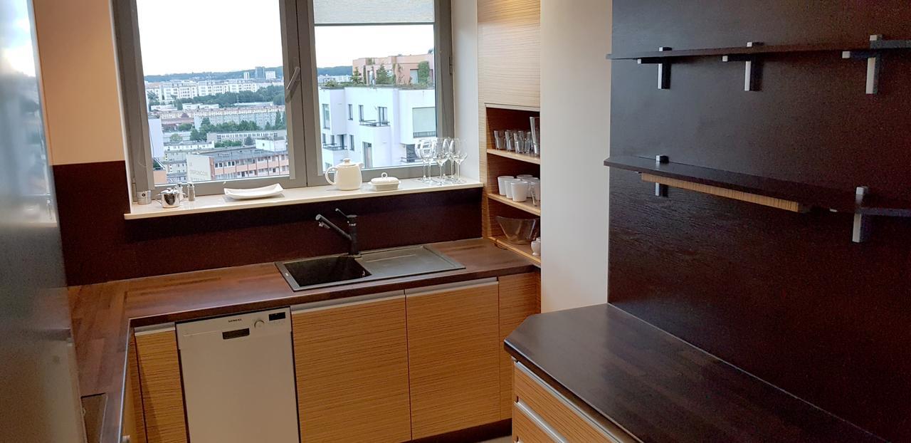 16th Floor View On The Sea And City. 15 Minutes Walk To The Beach. Lejlighed