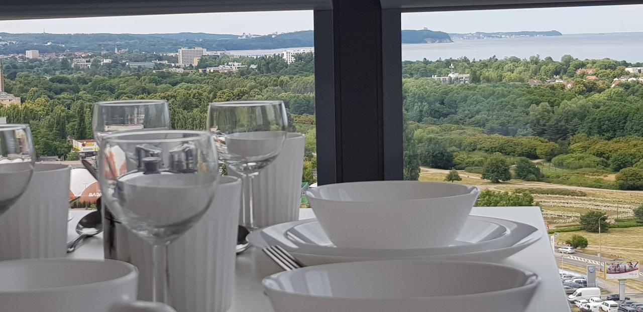 16th Floor View On The Sea And City. 15 Minutes Walk To The Beach. Lejlighed