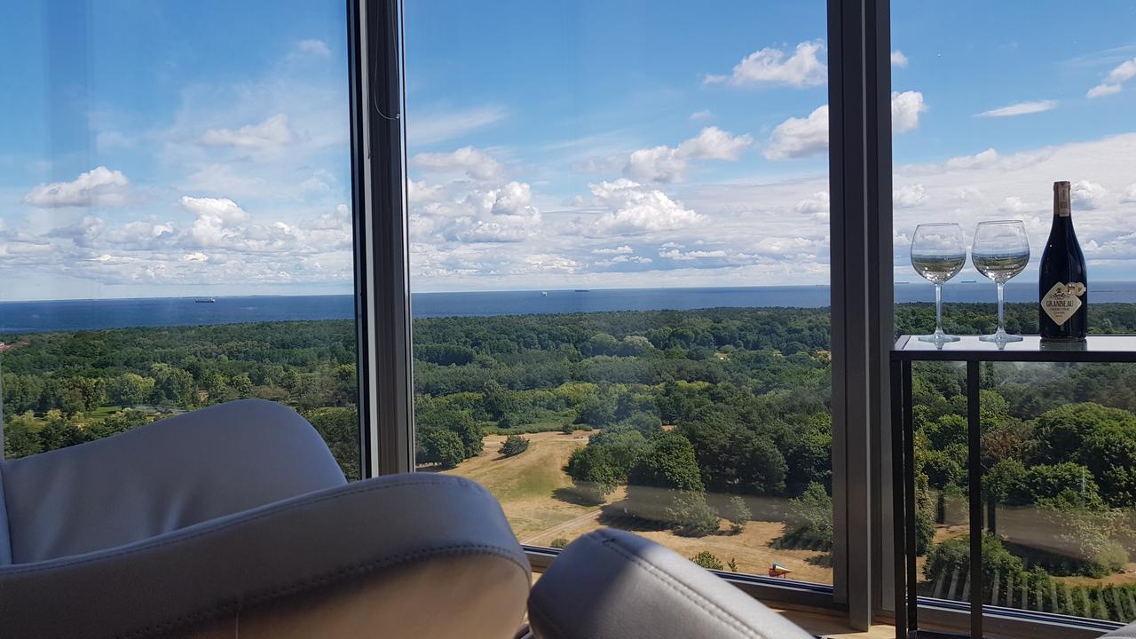 16th Floor View On The Sea And City. 15 Minutes Walk To The Beach. Gdańsk