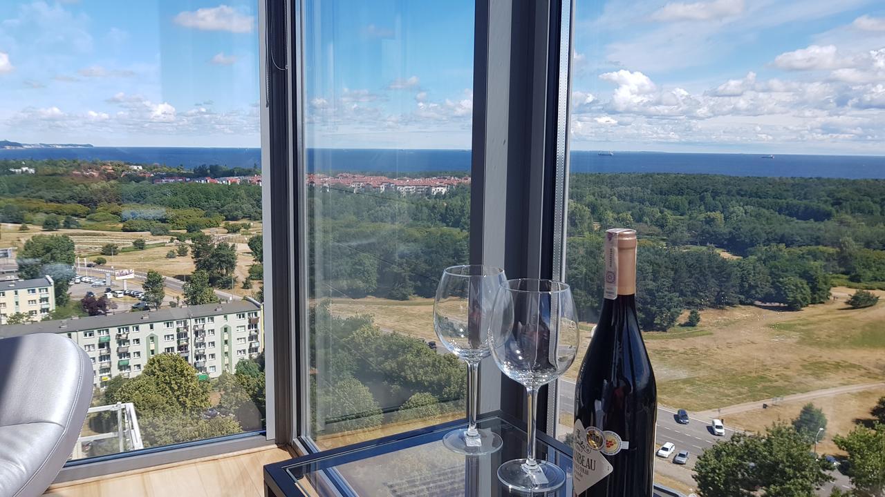 16th Floor View On The Sea And City. 15 Minutes Walk To The Beach. Lejlighed *
