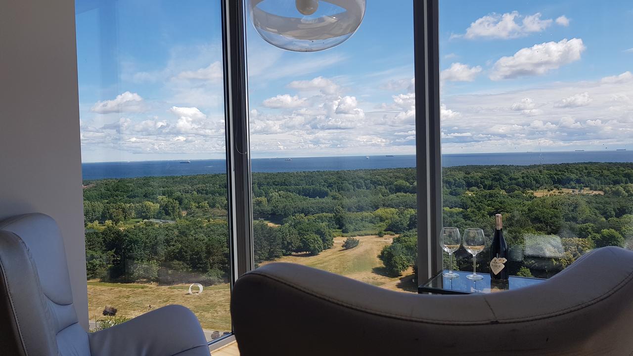 16th Floor View On The Sea And City. 15 Minutes Walk To The Beach. Gdańsk