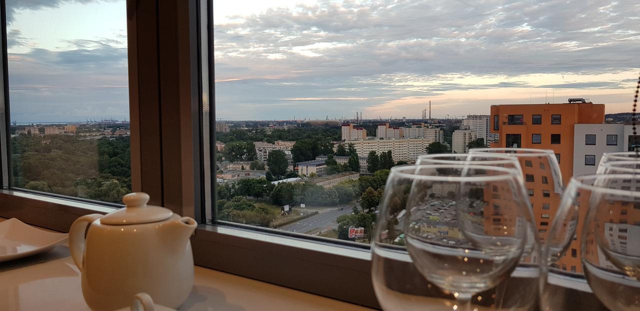 Lejlighed 16th Floor View On The Sea And City. 15 Minutes Walk To The Beach.