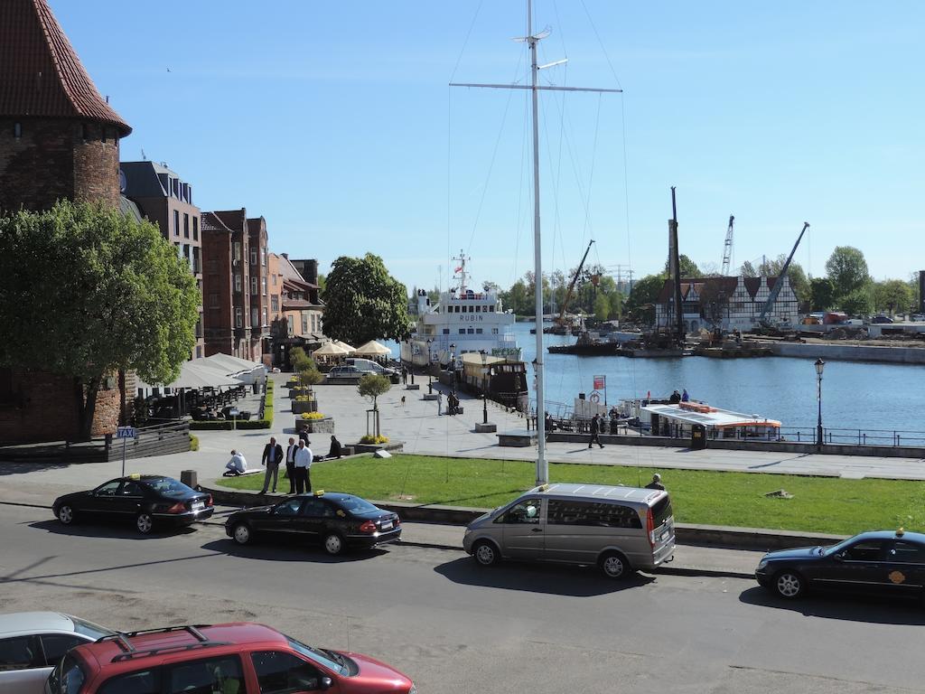 Gdanskie - Targ Rybny Z Widokiem Na Motlawe Gdansk