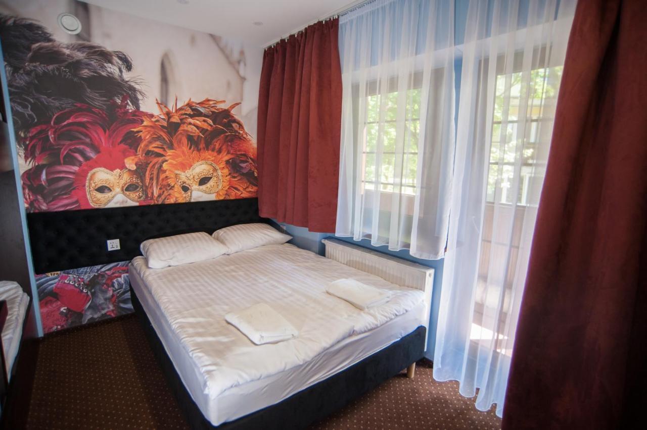 World - Old Town Hostel