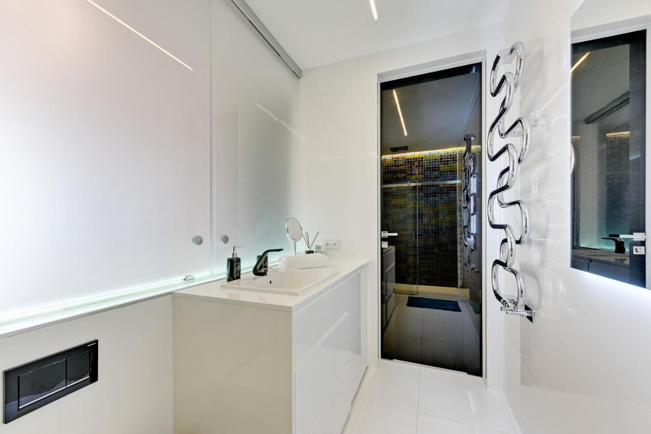 Riverside Apartments Apartment *