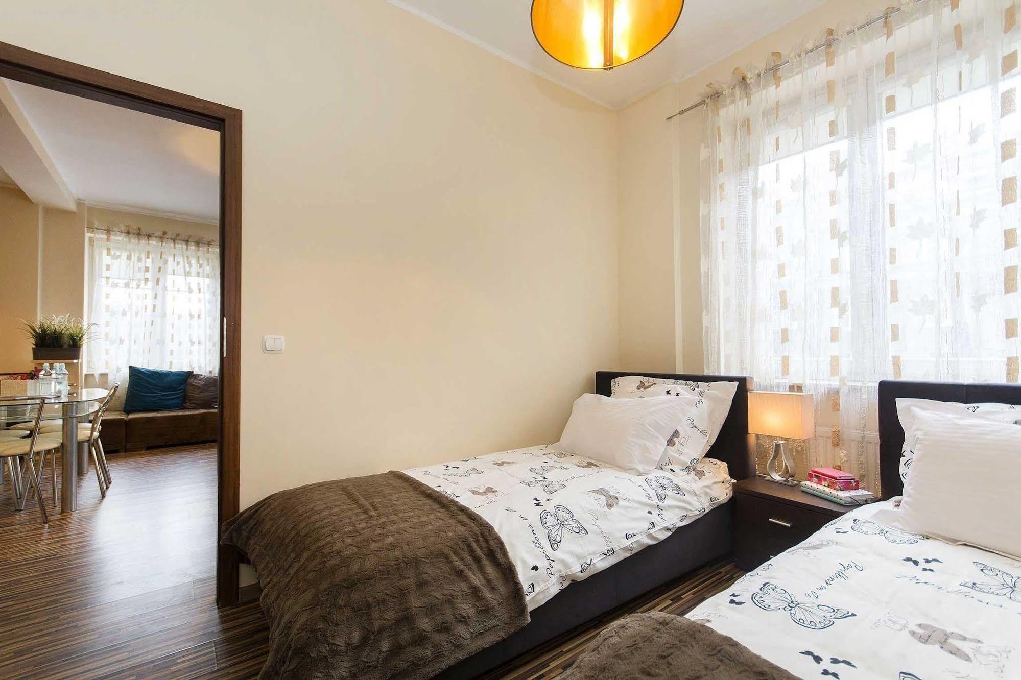 Khách sạn Apartament White Lions