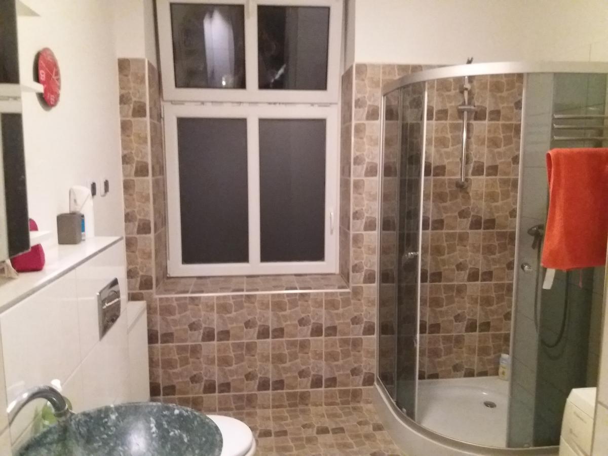 Areszt Domowy Apartment