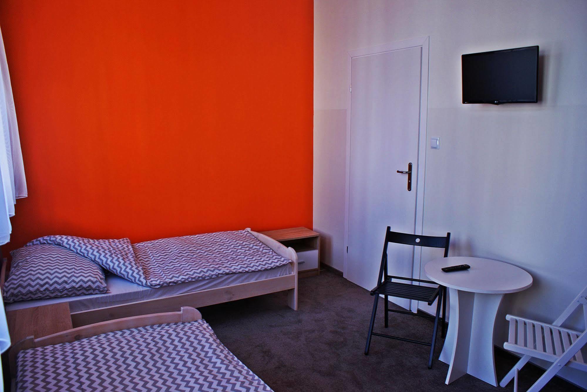 Moon Hostel *