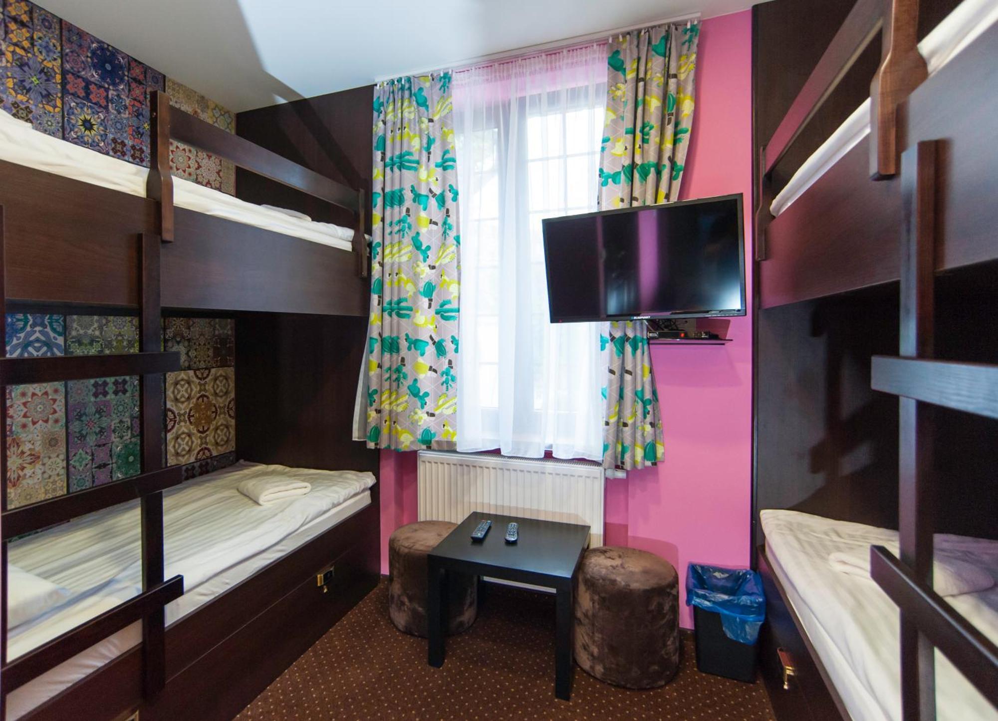 World - Old Town Hostel *