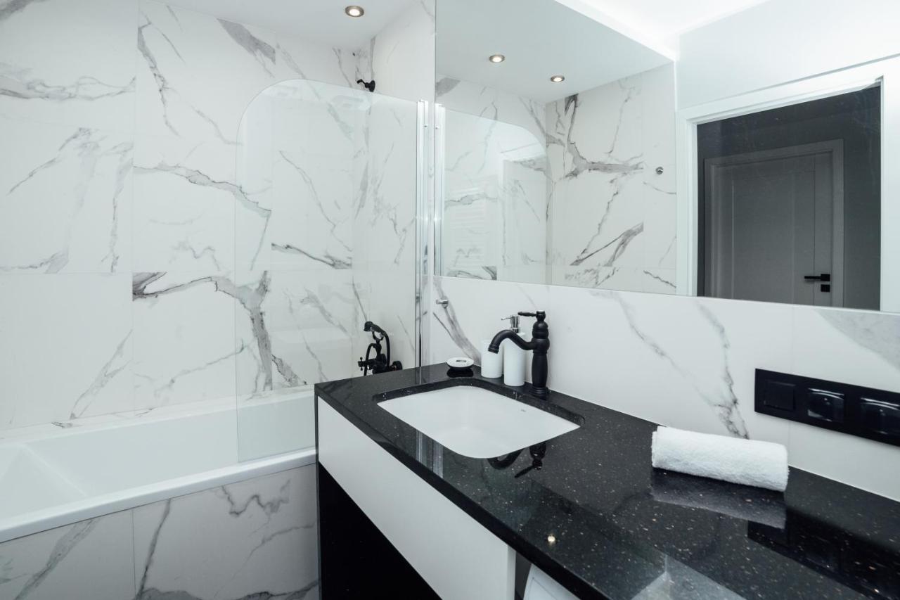 Apartment Pobookowane Chmielna Old Town *