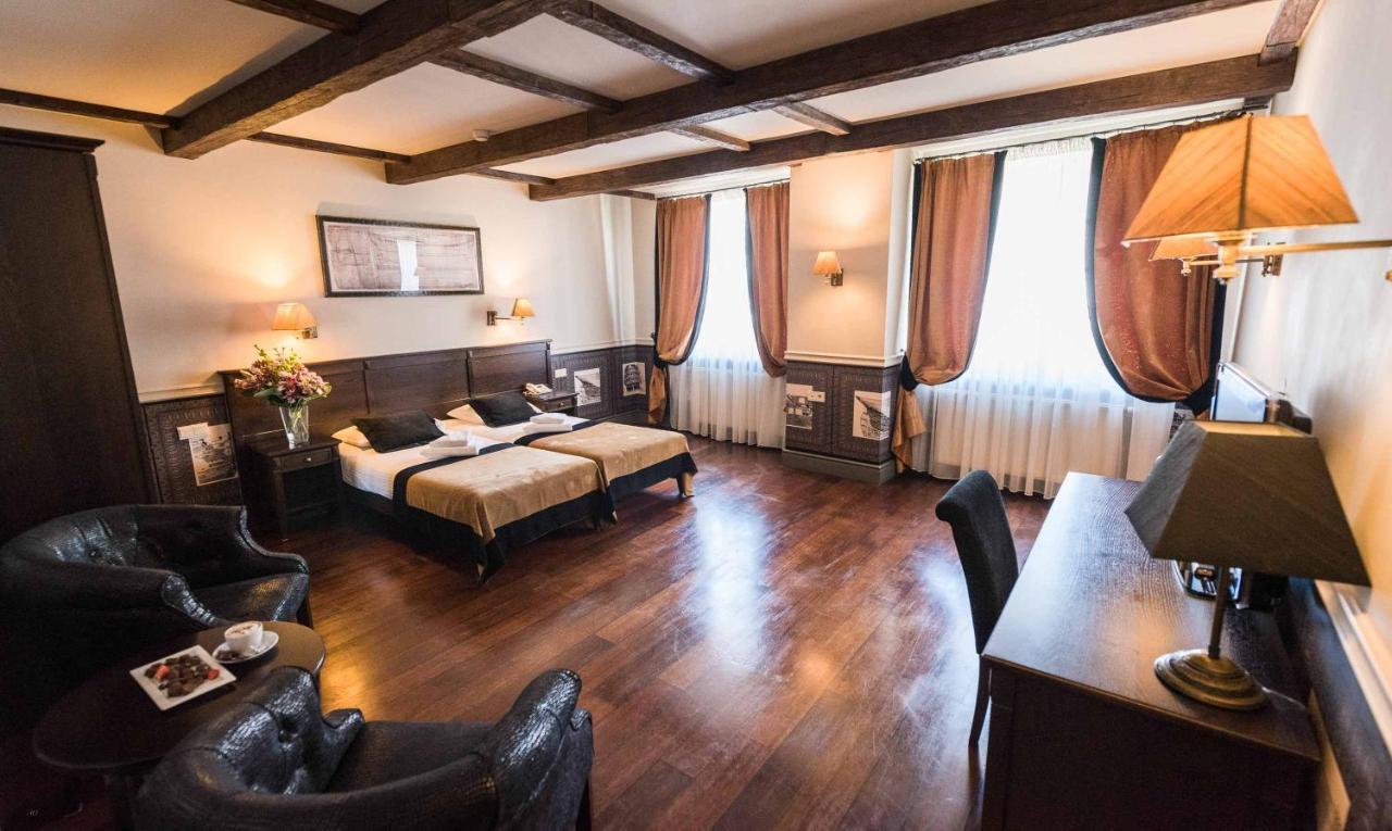 Holland House Old Town Aparthotel 4*