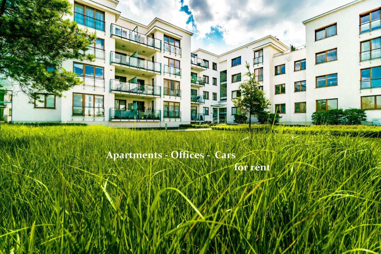 777 Apartments & Cars _ Marshal Foch *