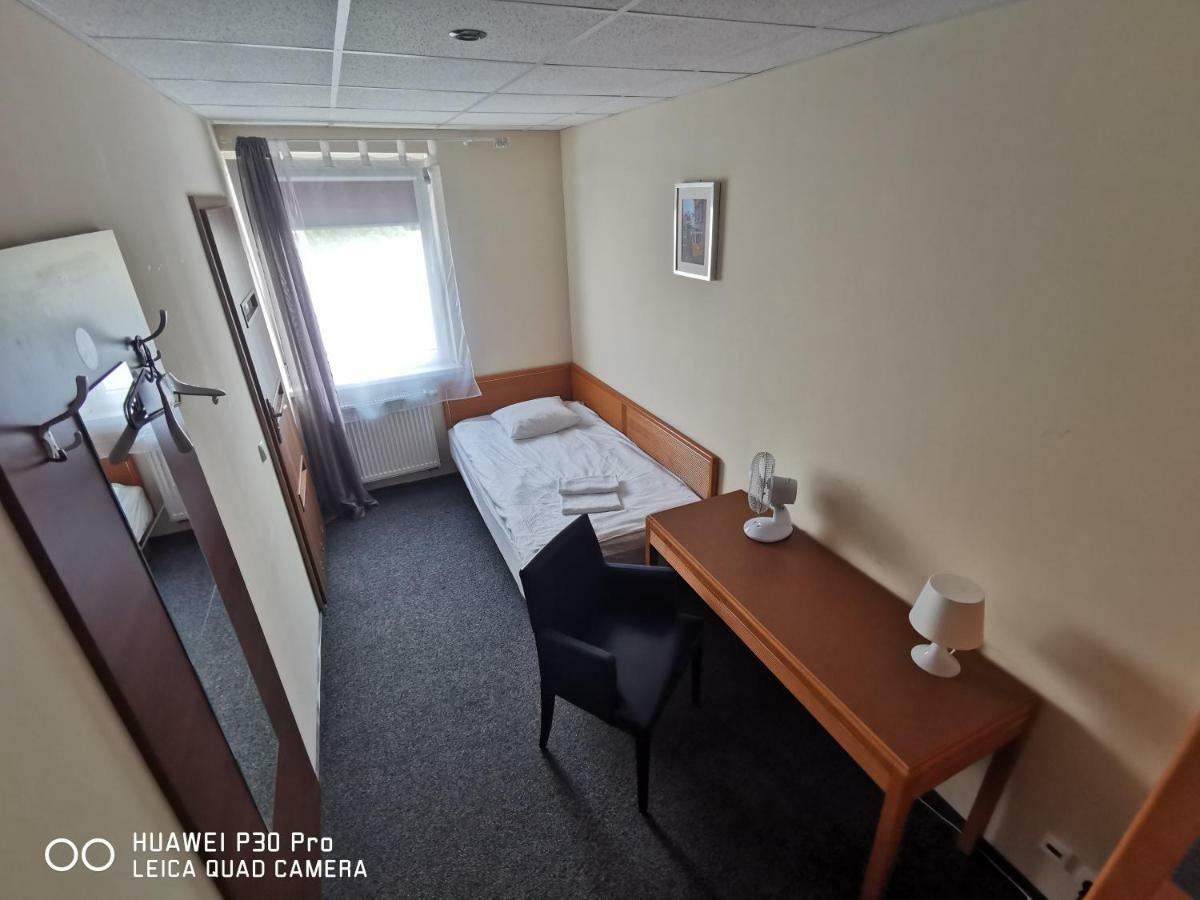 Sleep&fly Hostel *