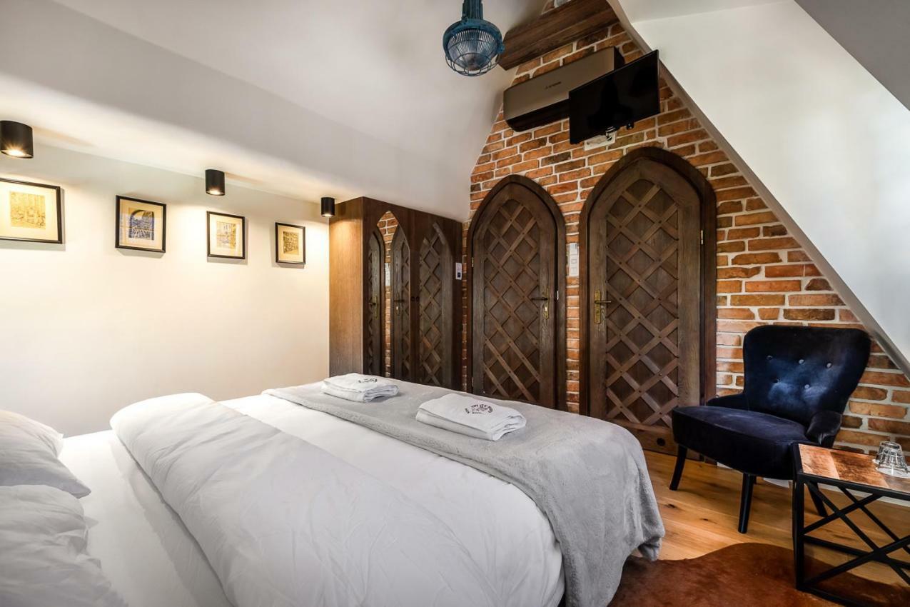 Gotyk House 3*