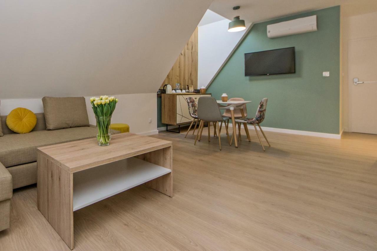 Black Swan House, Old Town 3*