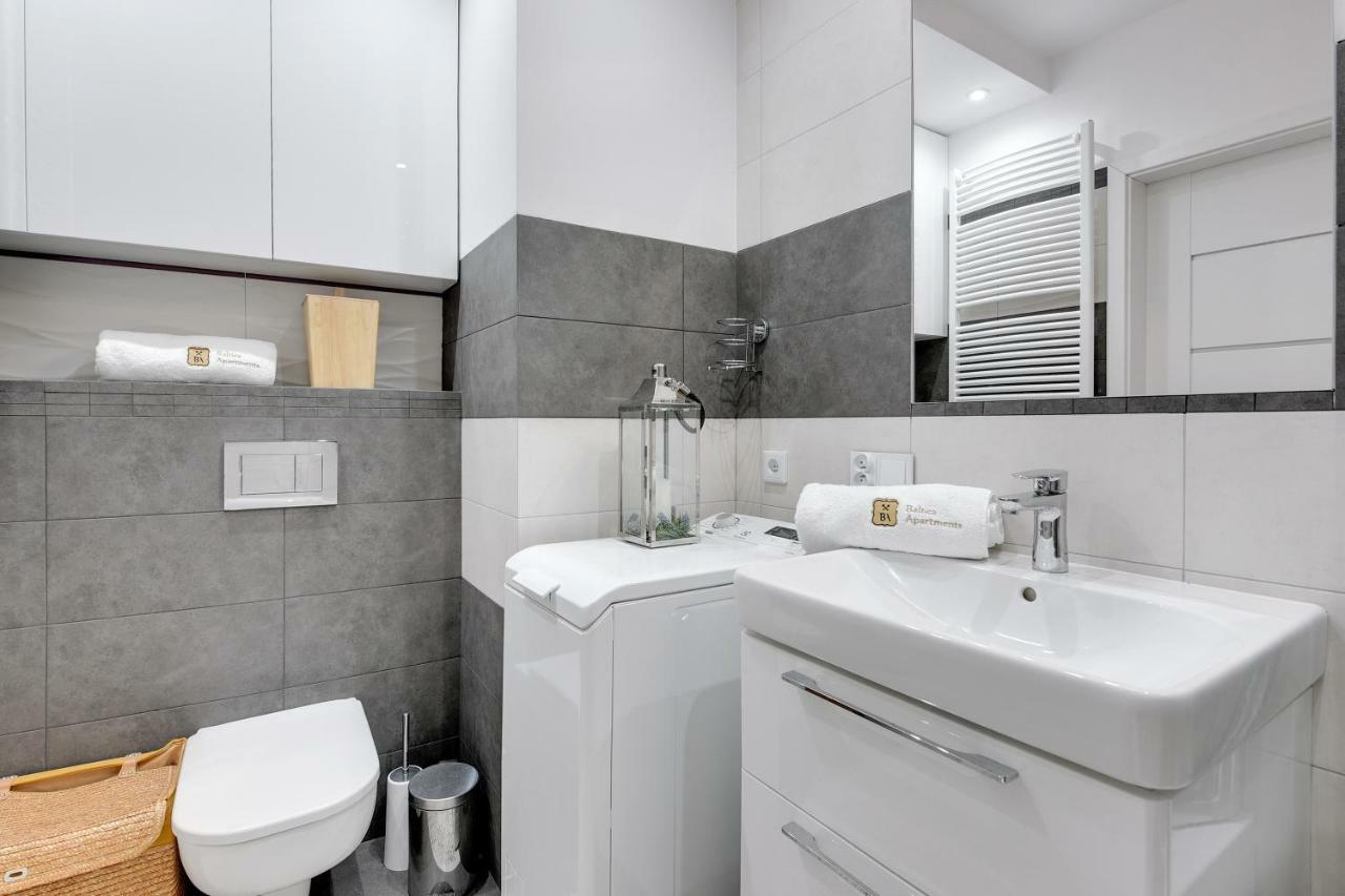 Apartment Beautiful Seaside View - 4 Oceans Premium *