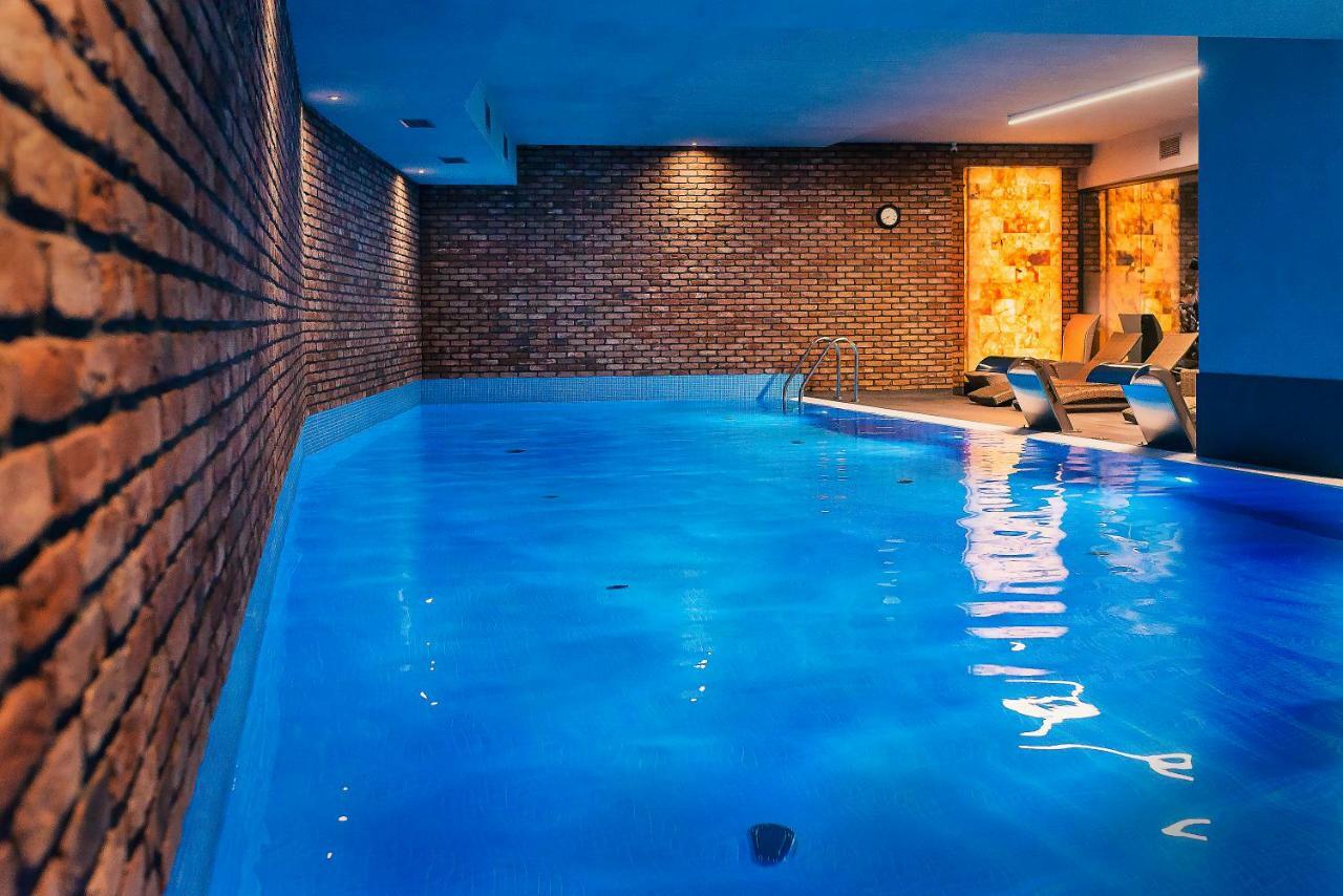 Almond Business & Spa