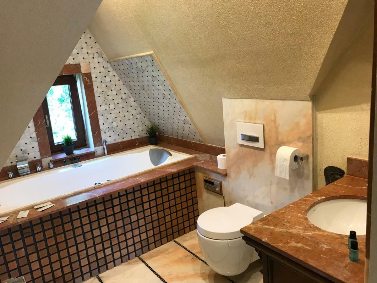 Bed & Breakfast Dworek Oliwski 3*