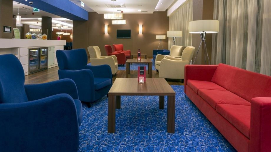 Hampton By Hilton Airport