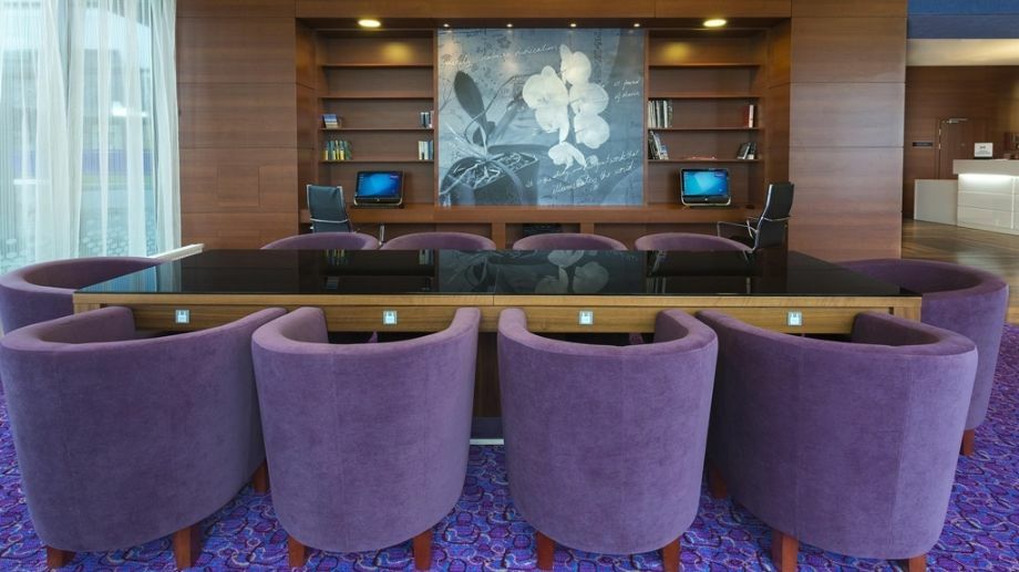 Hotel Hampton By Hilton Airport