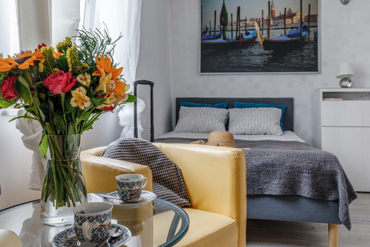 W Centrum Starowki Old Town Apartment *